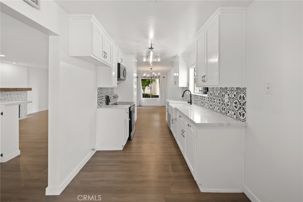 950 Palo Verde Avenue