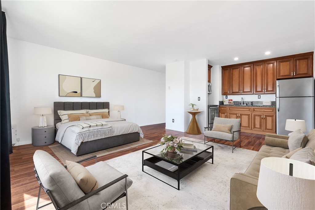 5585 East Pacific Coast Highway 327