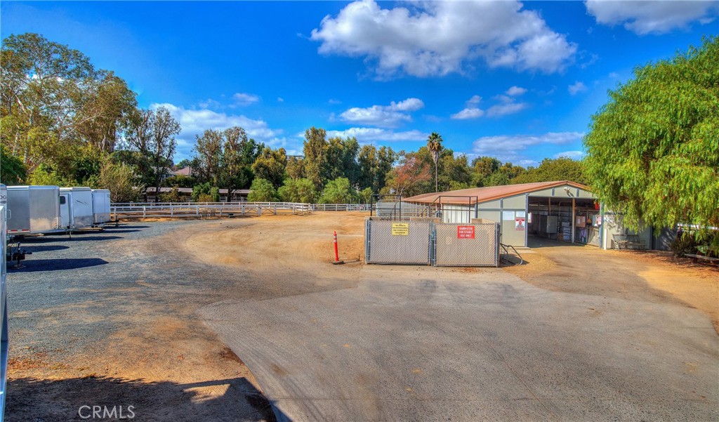 7740 E Lakeview Trail