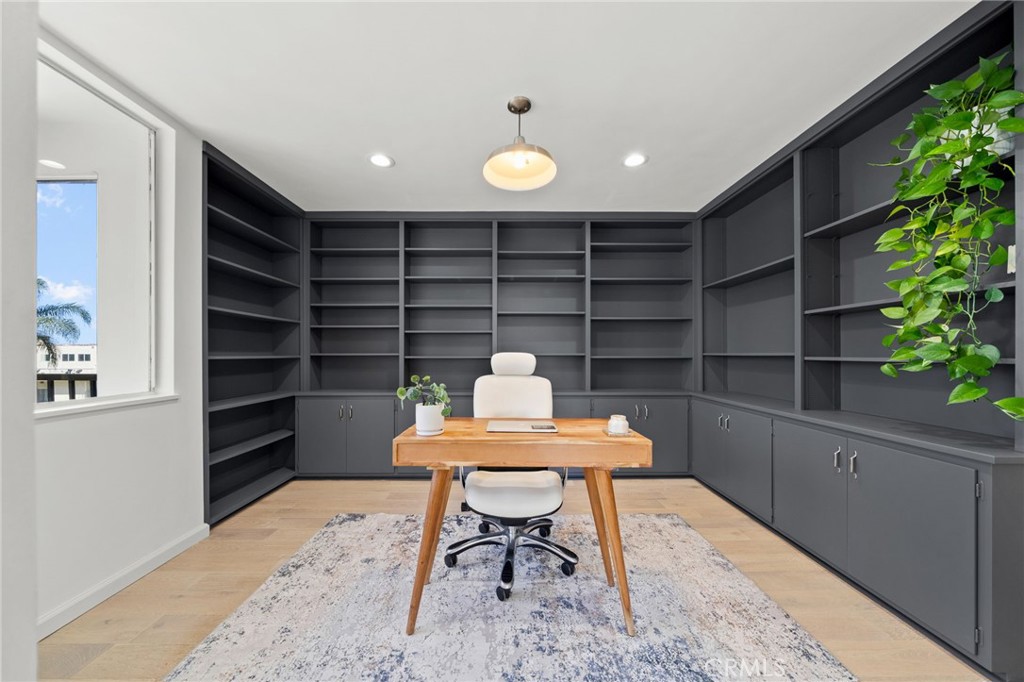 1635 East Ocean Boulevard 3A