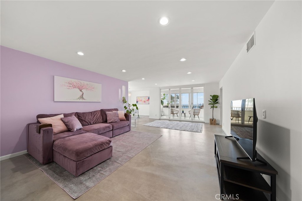 1635 East Ocean Boulevard 3A