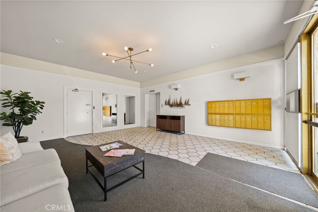 1635 East Ocean Boulevard 3A