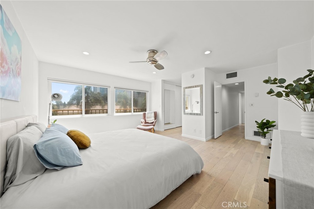 1635 East Ocean Boulevard 3A