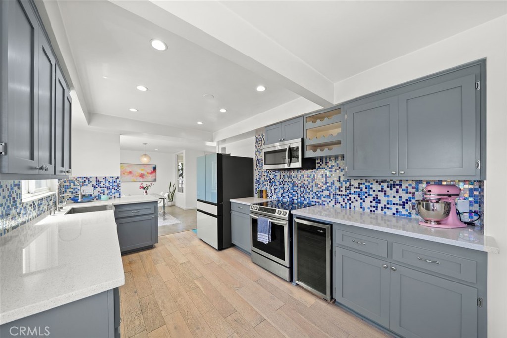 1635 East Ocean Boulevard 3A