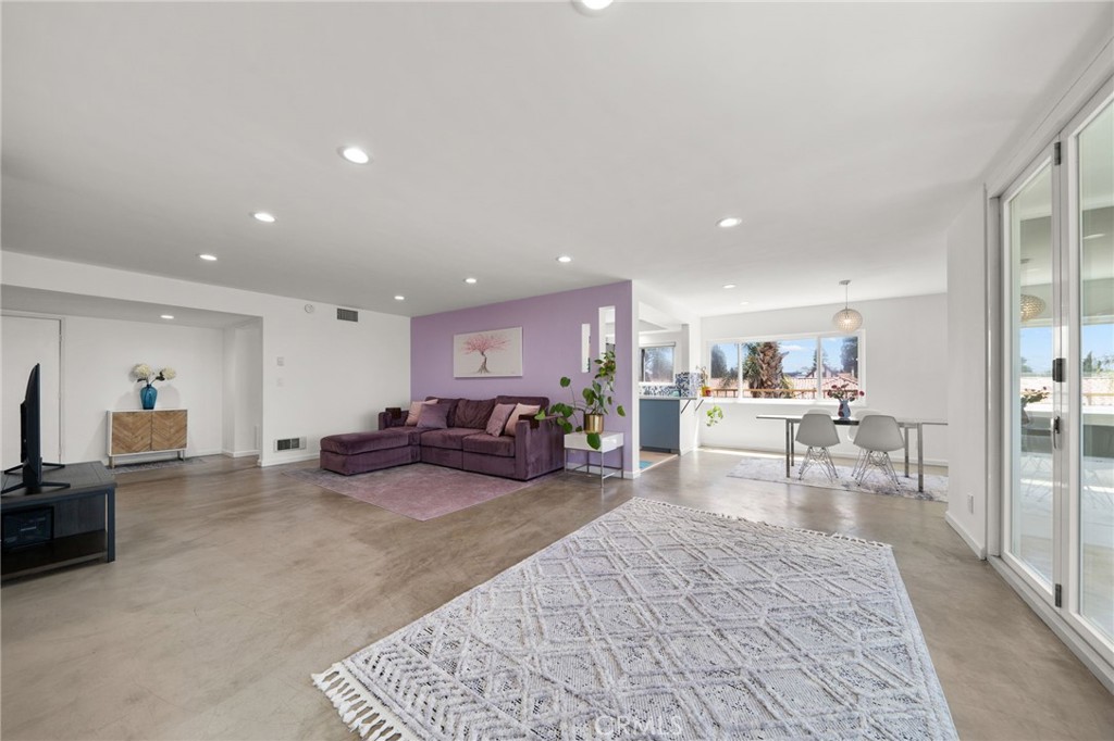 1635 East Ocean Boulevard 3A