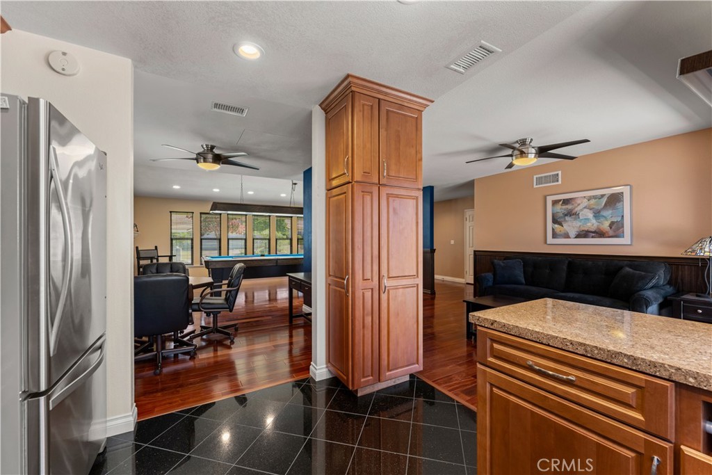 2034 E Orangeview Lane