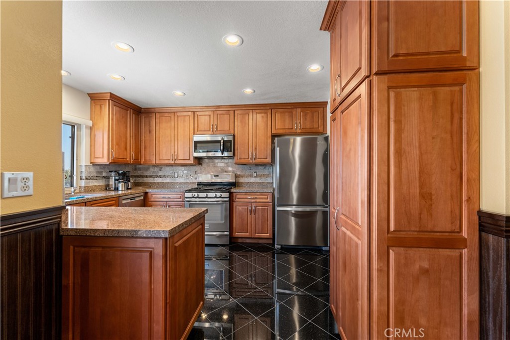 2034 E Orangeview Lane