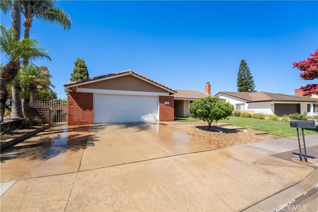 2034 E Orangeview Lane