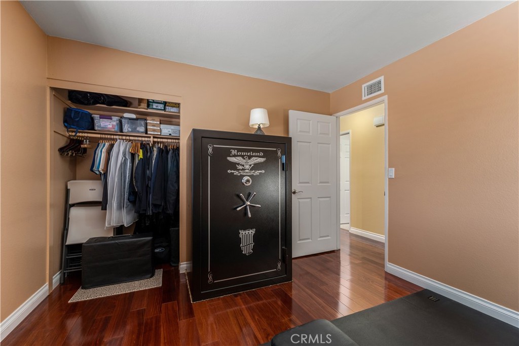 2034 E Orangeview Lane