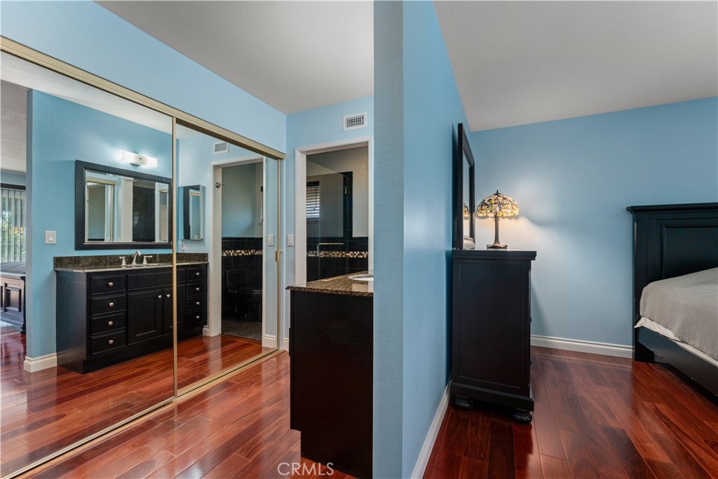 2034 E Orangeview Lane