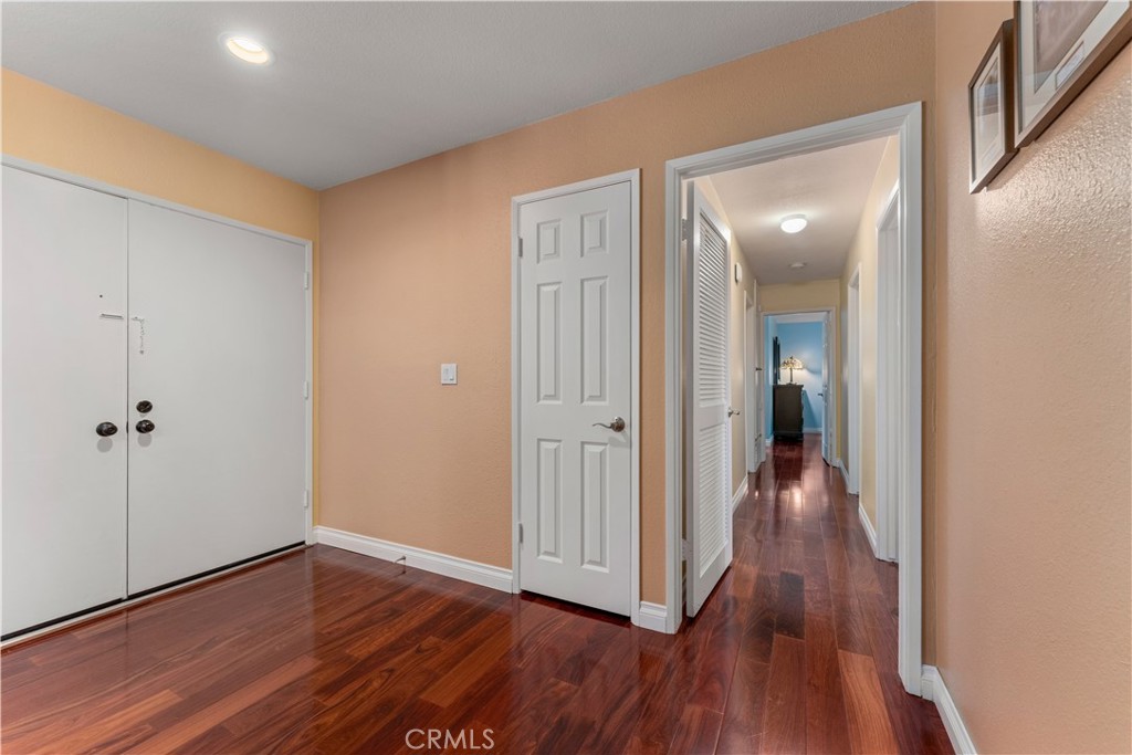 2034 E Orangeview Lane