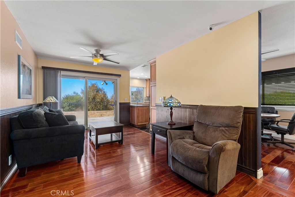 2034 E Orangeview Lane