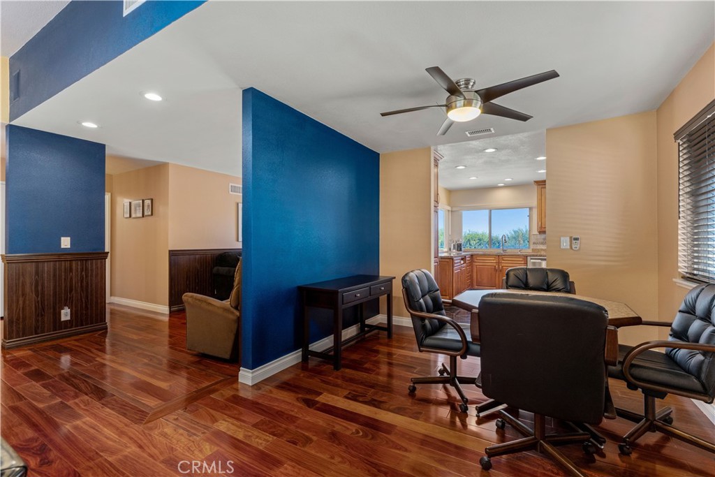 2034 E Orangeview Lane