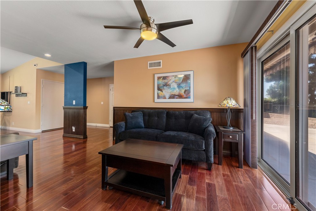 2034 E Orangeview Lane