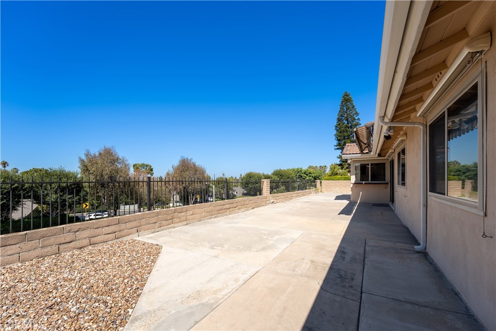 2034 E Orangeview Lane