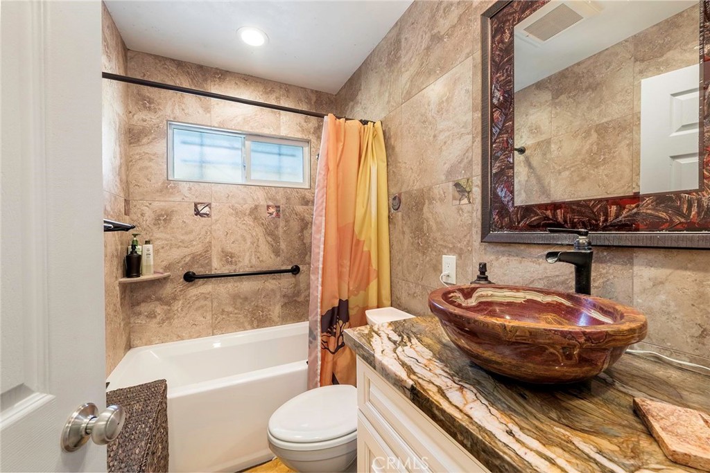 111 W Barclay Street