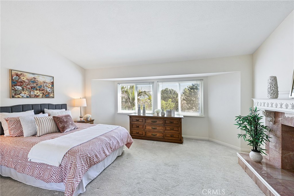 685 S Iron Horse Lane