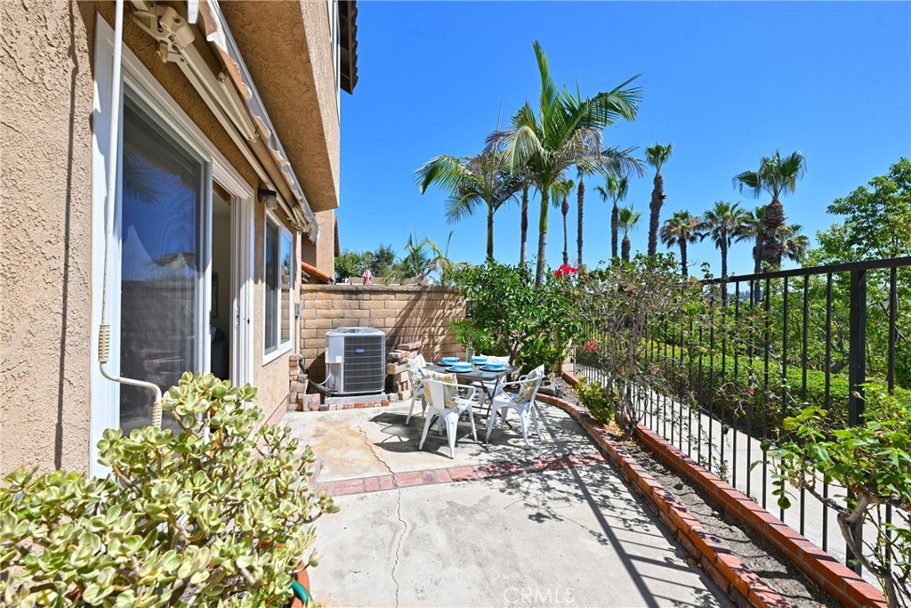 685 S Iron Horse Lane