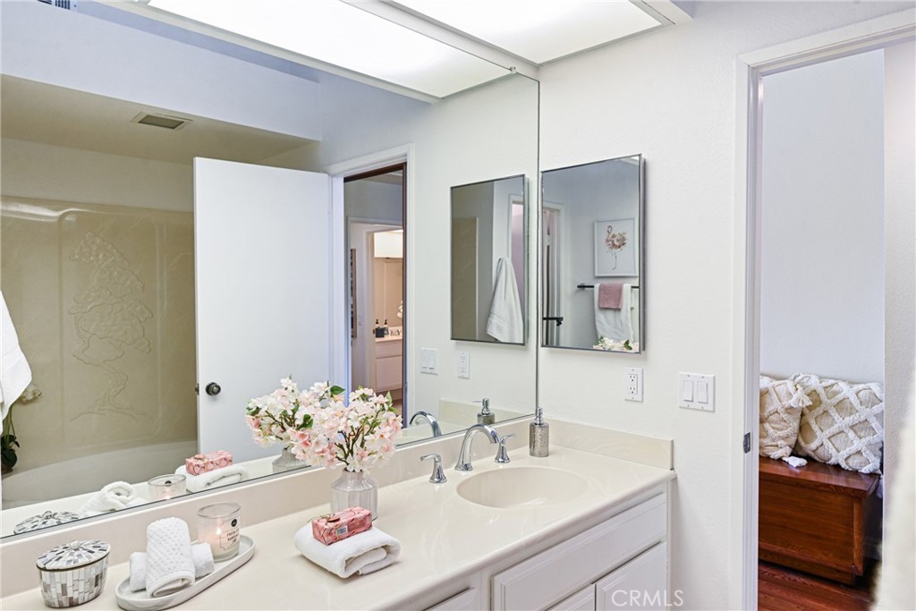 685 S Iron Horse Lane