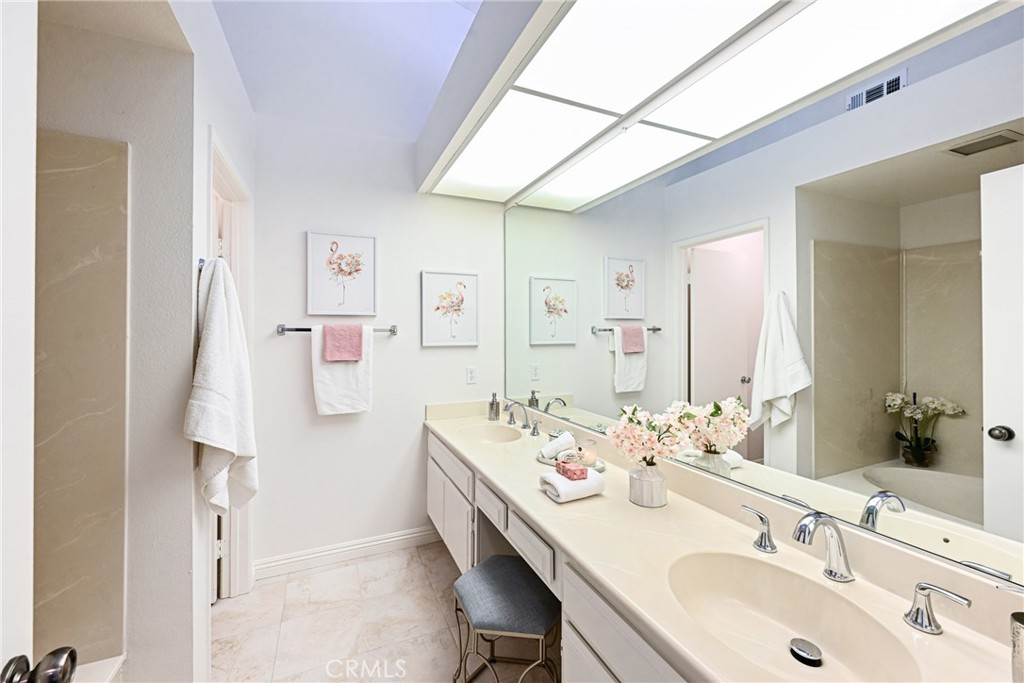 685 S Iron Horse Lane