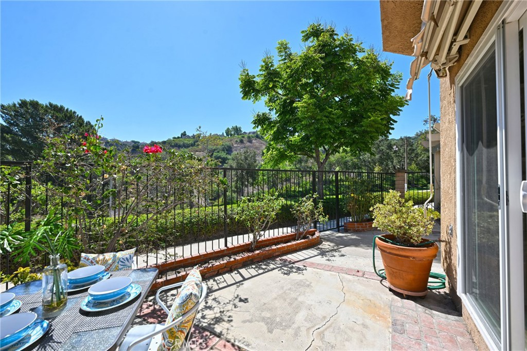 685 S Iron Horse Lane