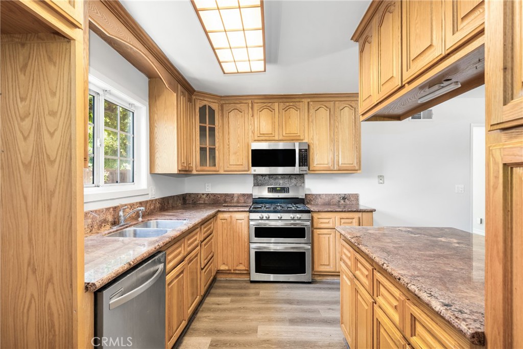 13533 Ankerton Street