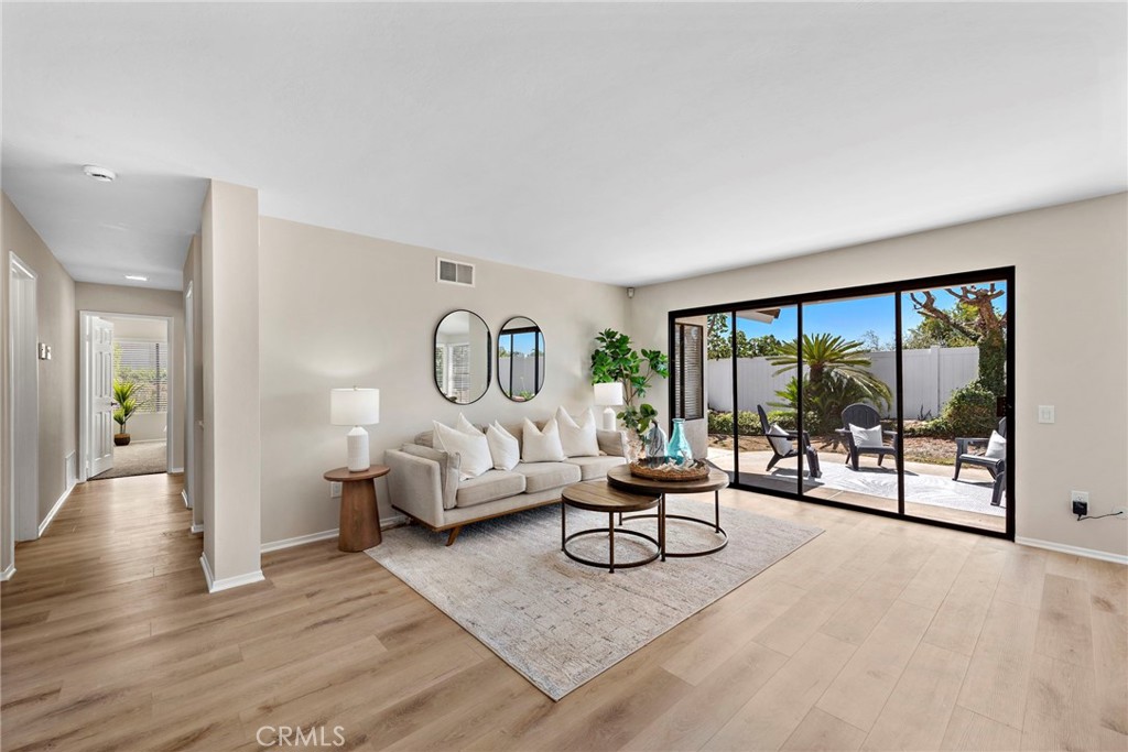 5904 E Shenandoah Avenue