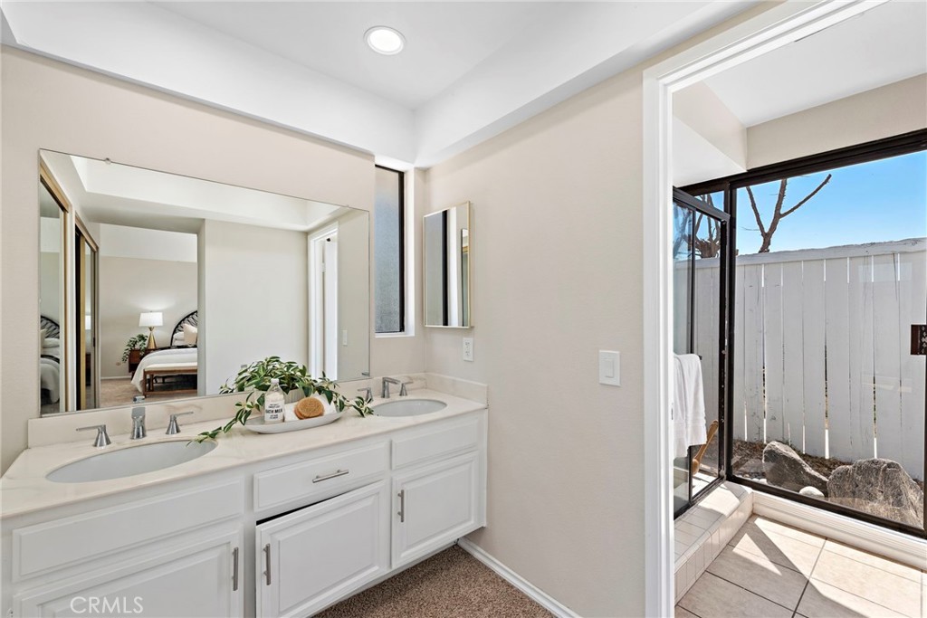 5904 E Shenandoah Avenue