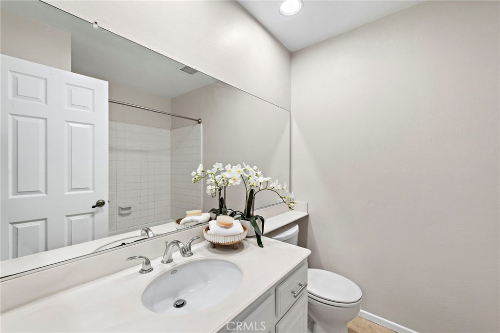 5904 E Shenandoah Avenue