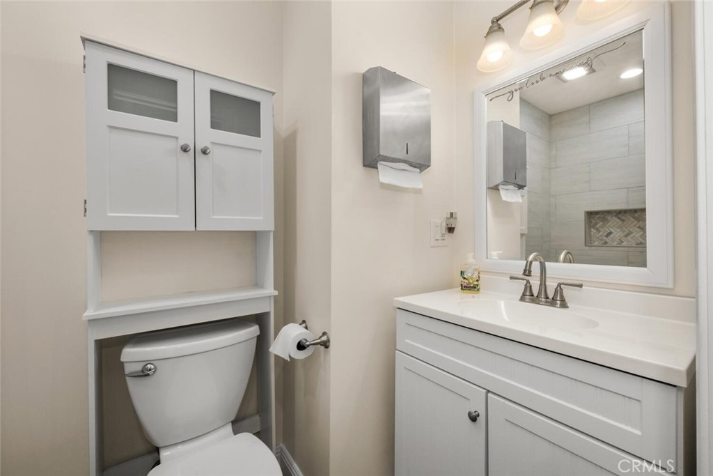 17019 Kornblum Avenue