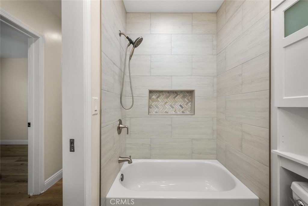 17019 Kornblum Avenue