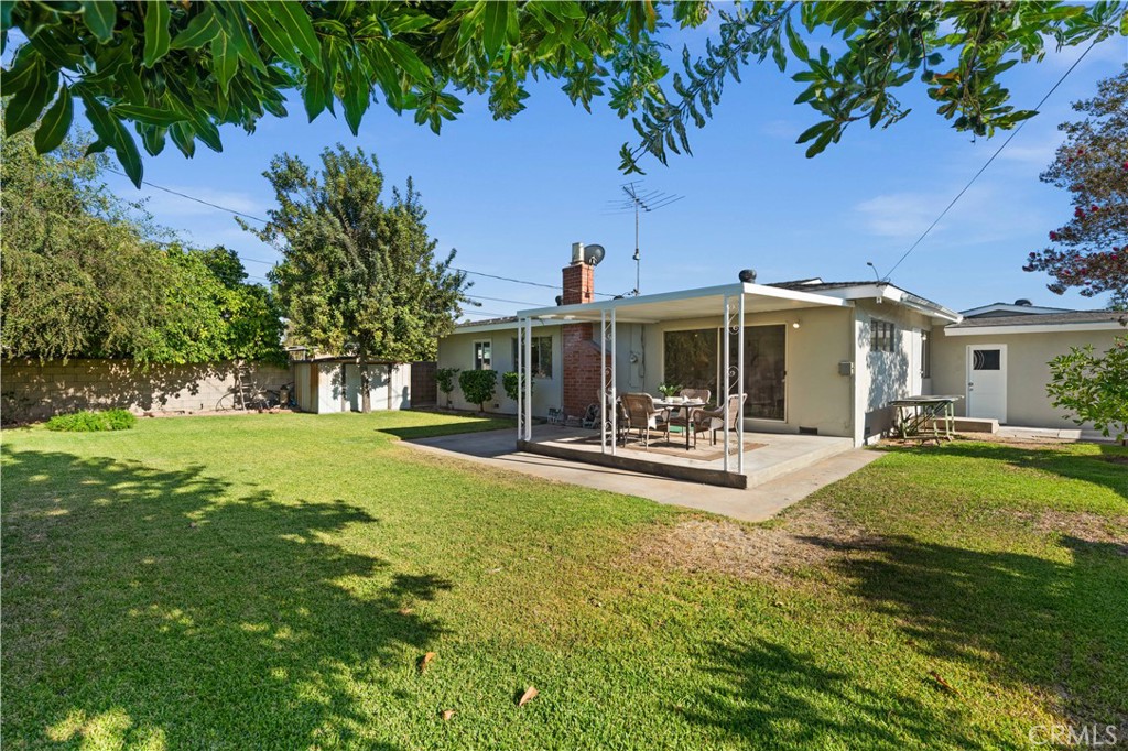 2425 W Orange Avenue