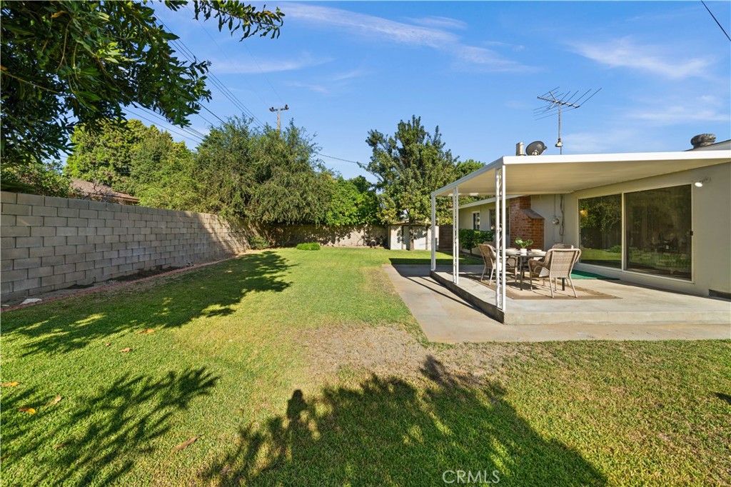 2425 W Orange Avenue