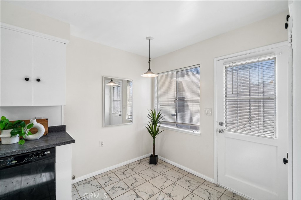 2425 W Orange Avenue