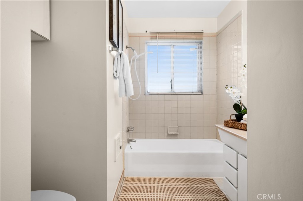 2425 W Orange Avenue