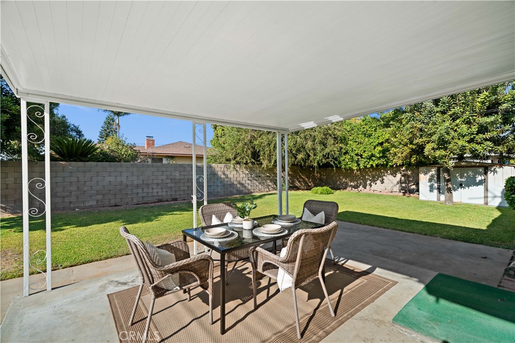 2425 W Orange Avenue