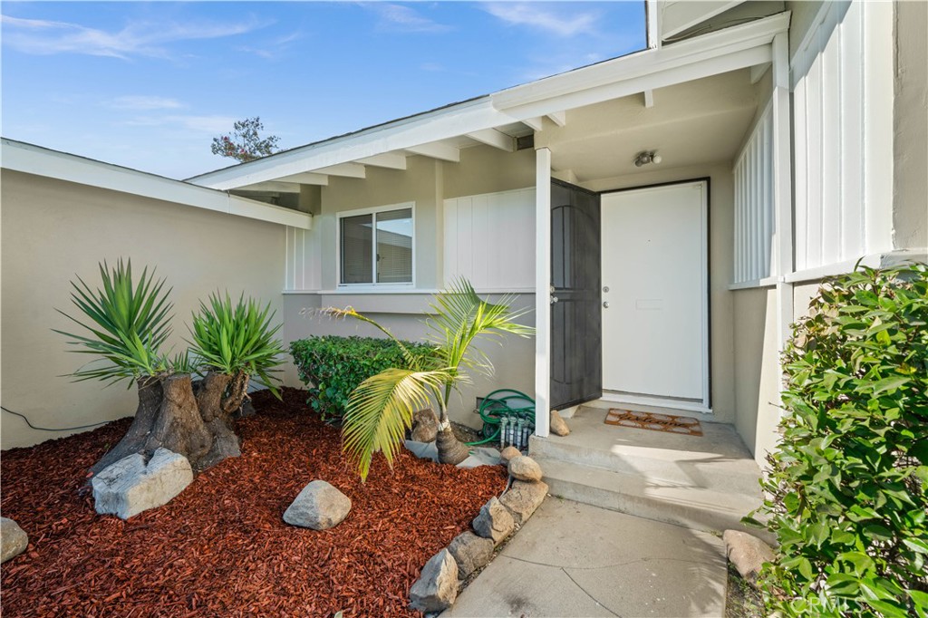 2425 W Orange Avenue