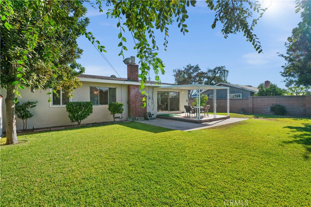 2425 W Orange Avenue