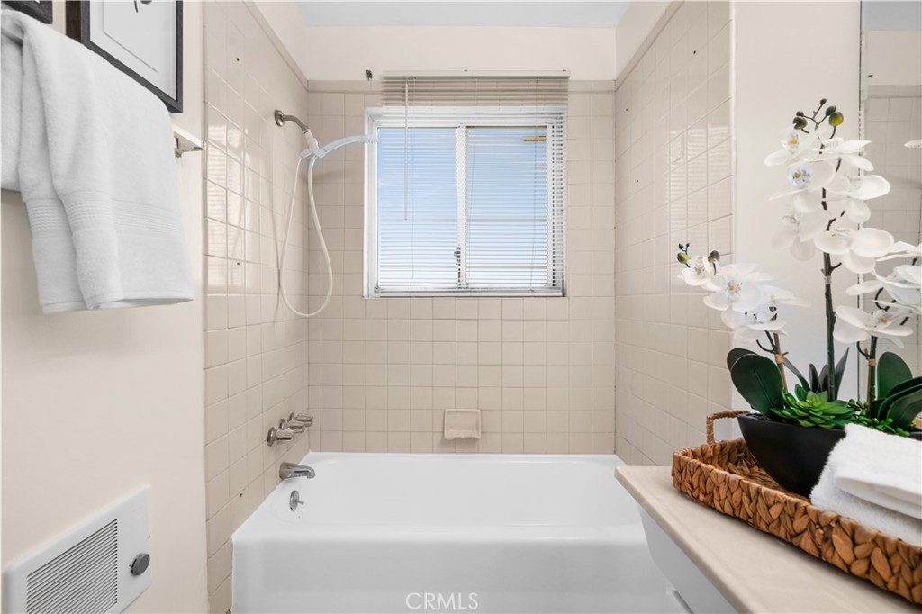 2425 W Orange Avenue