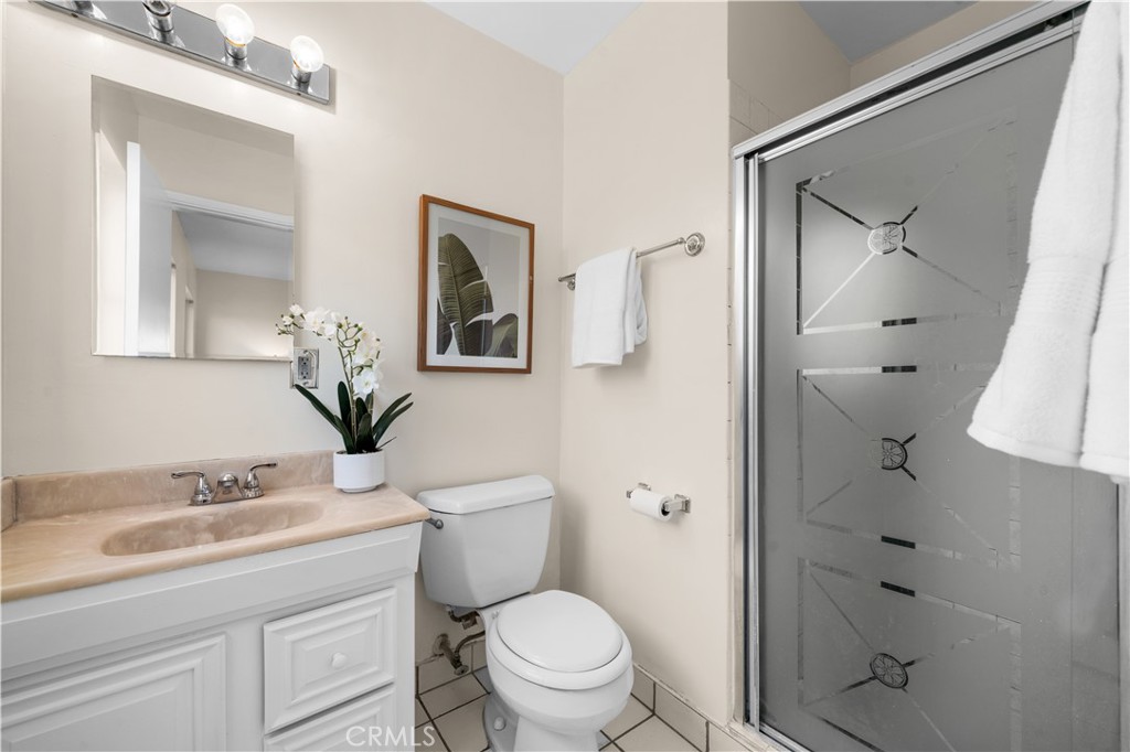 2425 W Orange Avenue