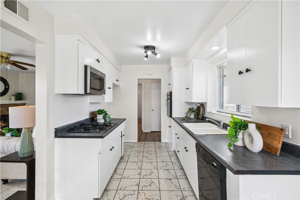 2425 W Orange Avenue