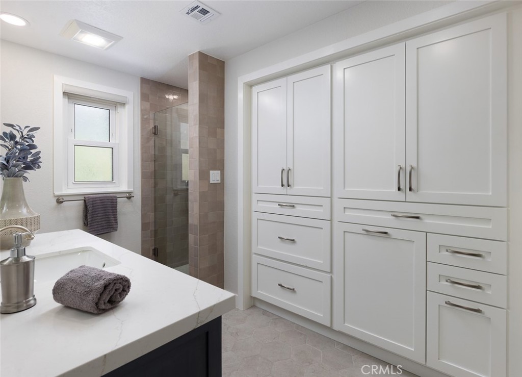 1333 E Sunview Drive