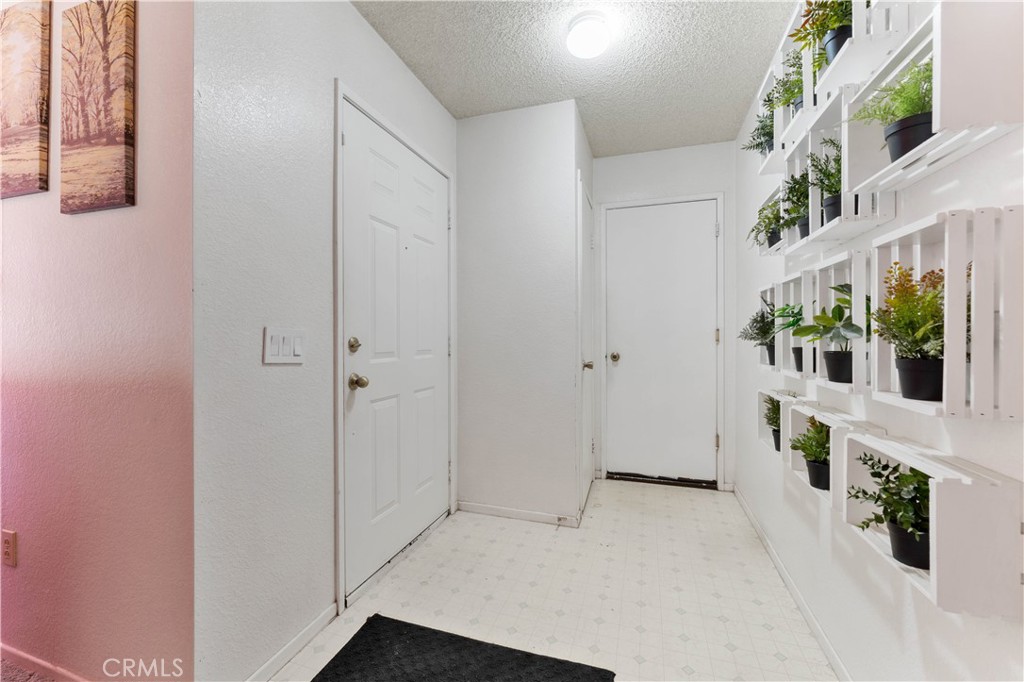 15472 Mesquite Avenue