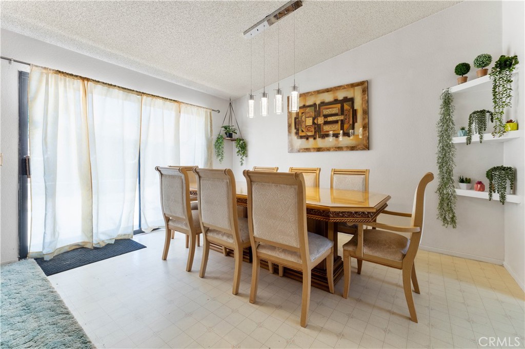 15472 Mesquite Avenue