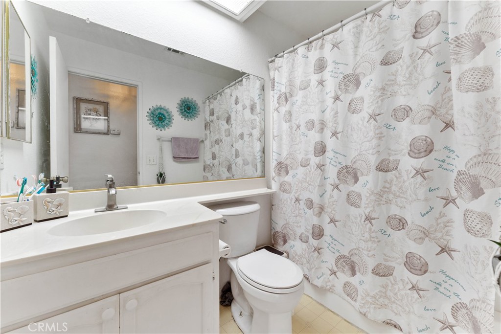 15472 Mesquite Avenue