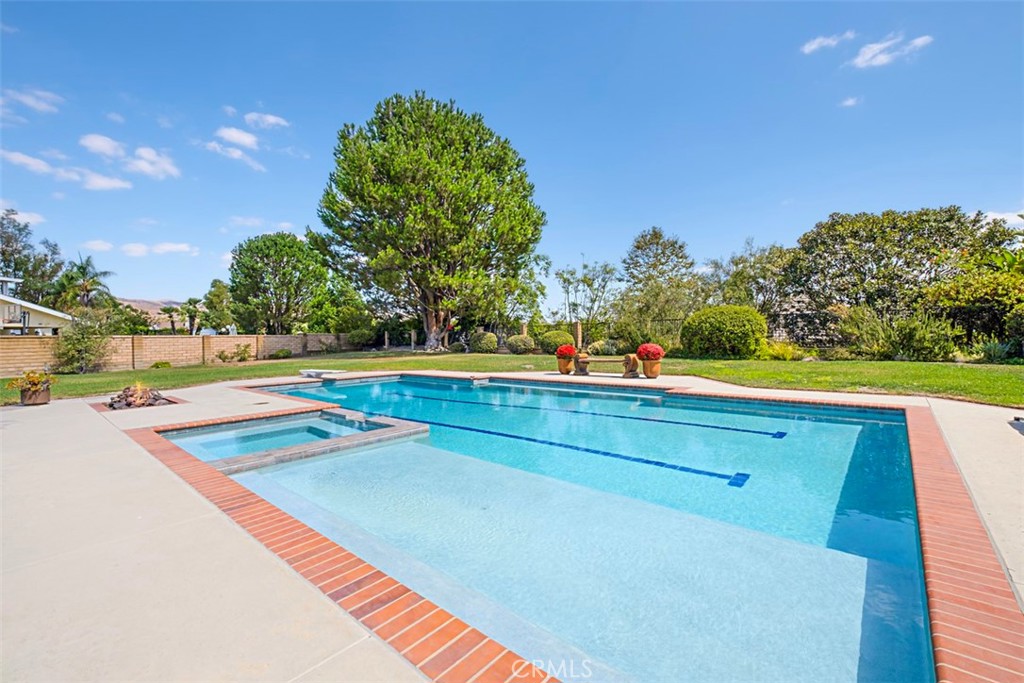 5604 Calle Vista Alegre