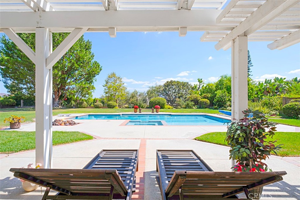 5604 Calle Vista Alegre