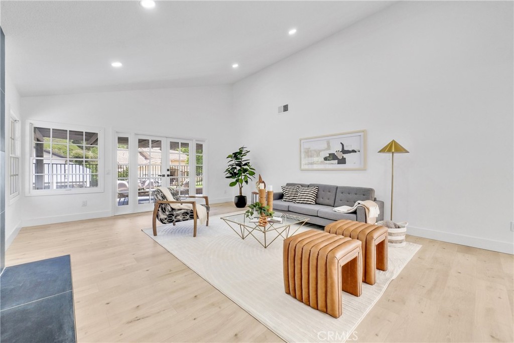 5995 E Avenida La Vida