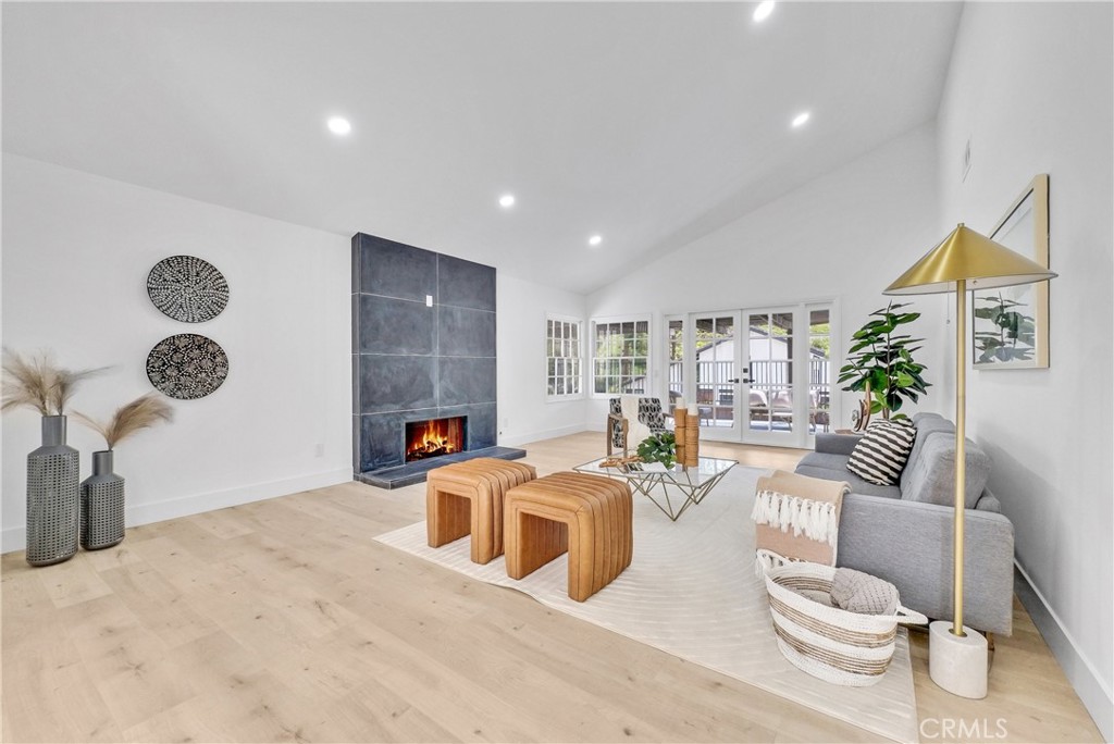 5995 E Avenida La Vida