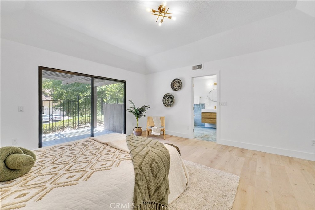 5995 E Avenida La Vida